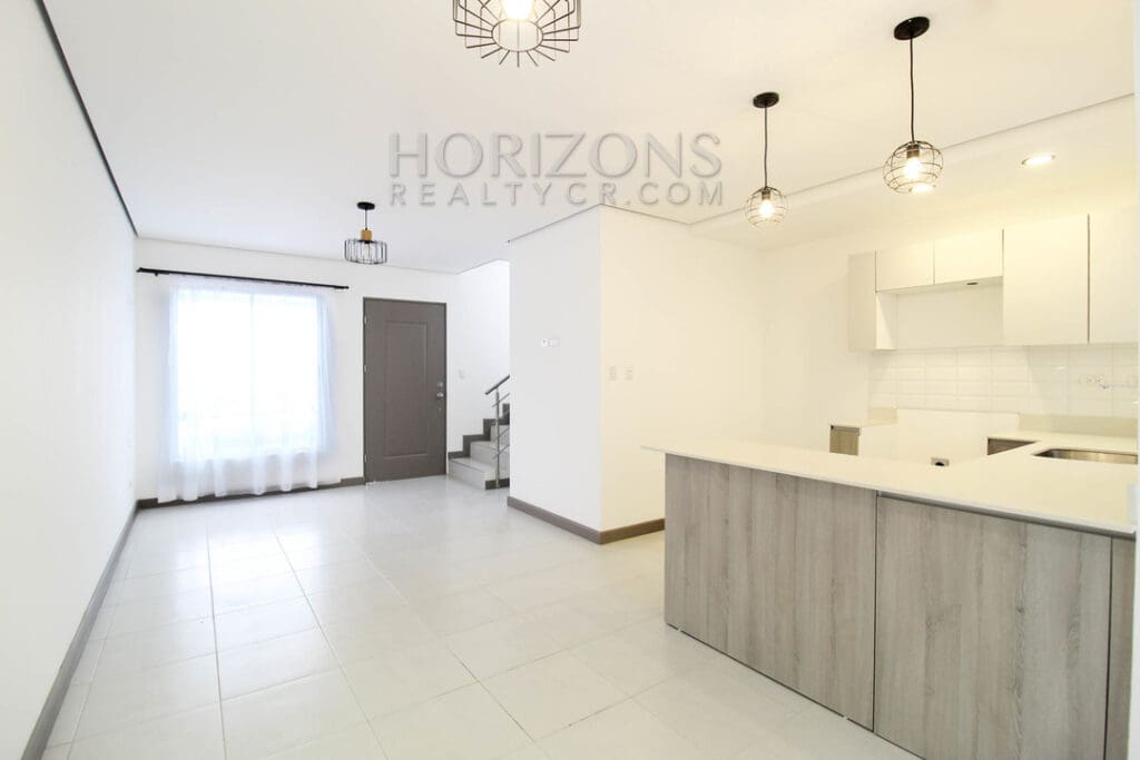 SE ALQUILA CASA CON TERRAZA EN SABANILLA 2 HABITACIONES AMENIDADES noj766