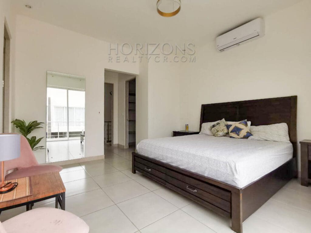 SE ALQUILA CASA AMUEBLADA EN CONDOMINIO LA RIBERA BELEN njr29