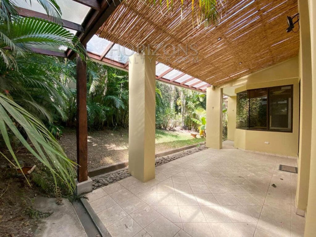 SE ALQUILA CASA EN CONDIMINIO GUACHIPELIN DE ESCAZU nja972