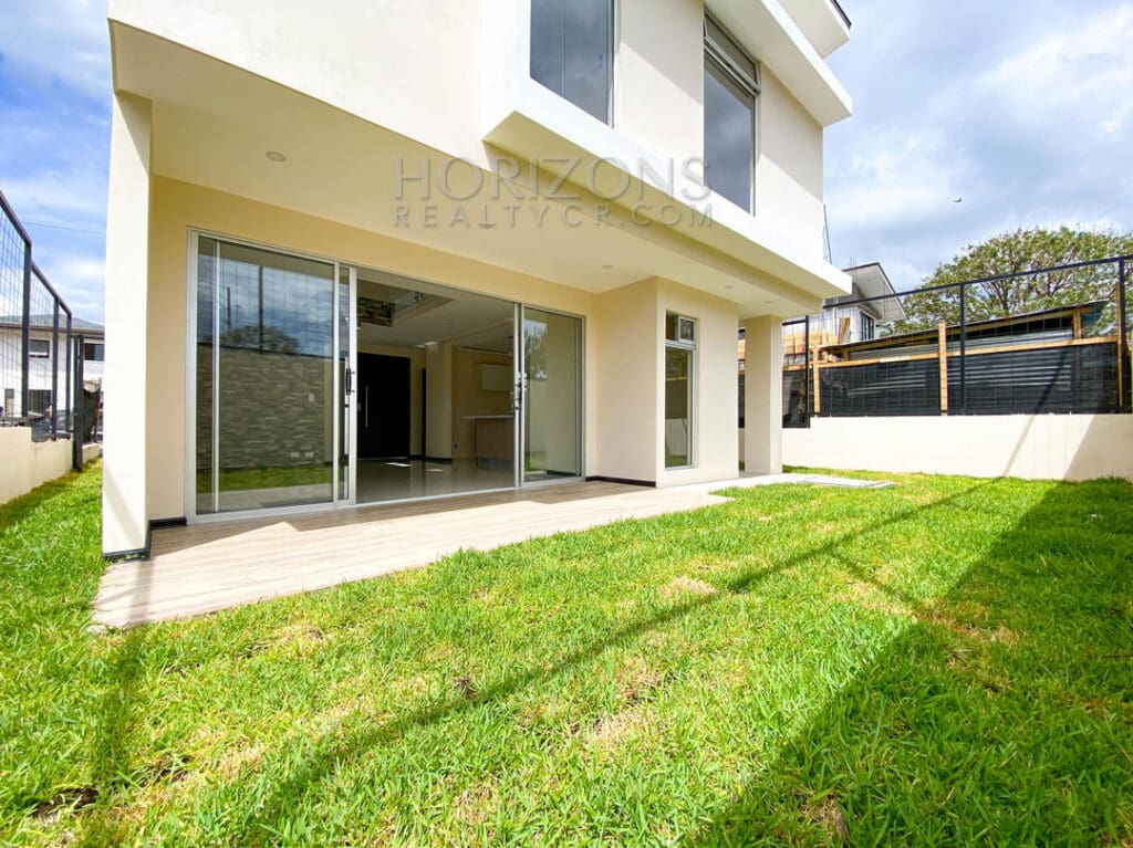 CASA EN CONDOMINIO P. ESTRENAR EN SAN RAFAEL ALAJUELA FACIL ACCESO A RUTA 27 njr23