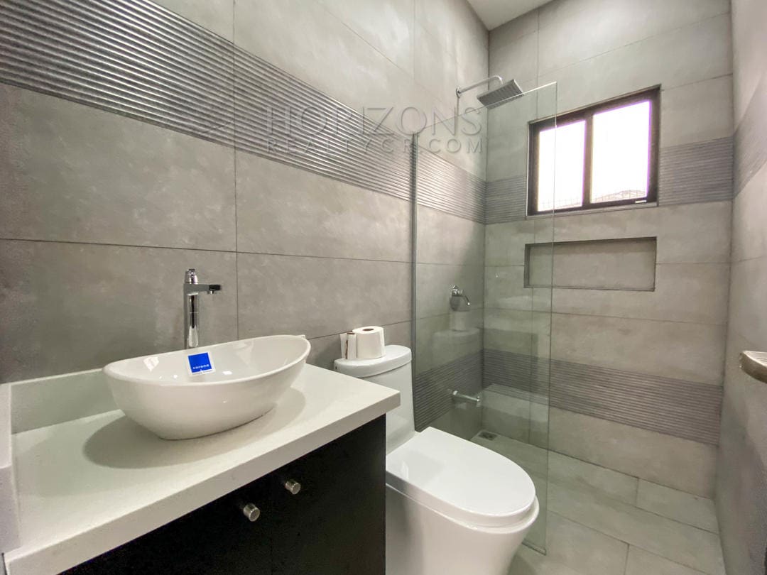 CASA 1 PLANTA EN CONDOMINIO P. ESTRENAR EN SAN RAFAEL ALAJUELA FACIL ACCESO A RUTA 27 njr25