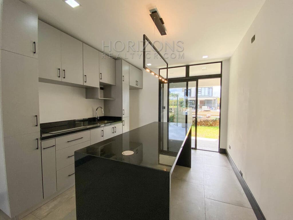 CASA 1 PLANTA EN CONDOMINIO P. ESTRENAR EN SAN RAFAEL ALAJUELA FACIL ACCESO A RUTA 27 njr25