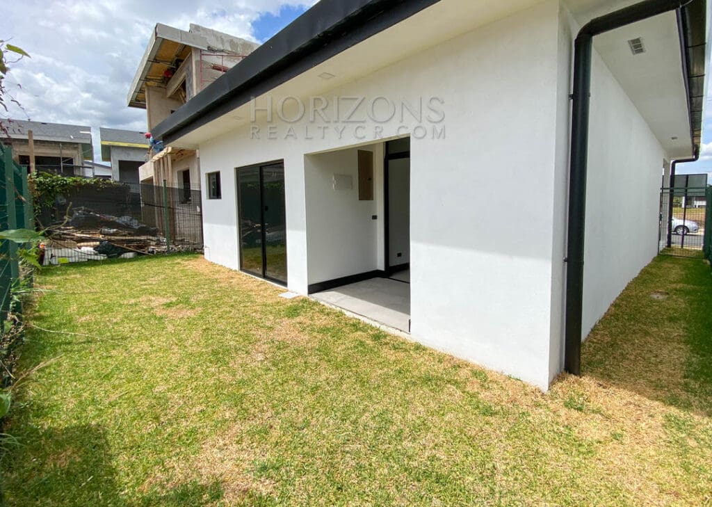 CASA 1 PLANTA EN CONDOMINIO P. ESTRENAR EN SAN RAFAEL ALAJUELA FACIL ACCESO A RUTA 27 njr25