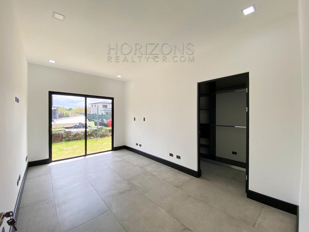 CASA 1 PLANTA EN CONDOMINIO P. ESTRENAR EN SAN RAFAEL ALAJUELA FACIL ACCESO A RUTA 27 njr25