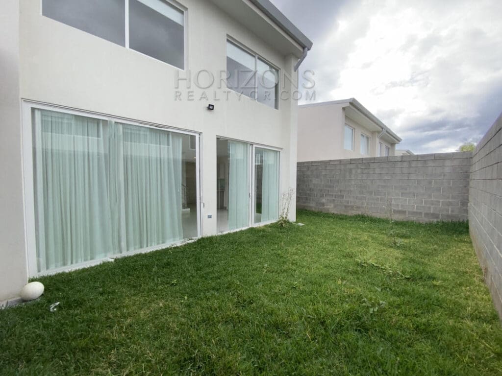 SE ALQUILA CASA AMUEBLADA EN CONDOMINIO LA RIBERA BELEN njr29