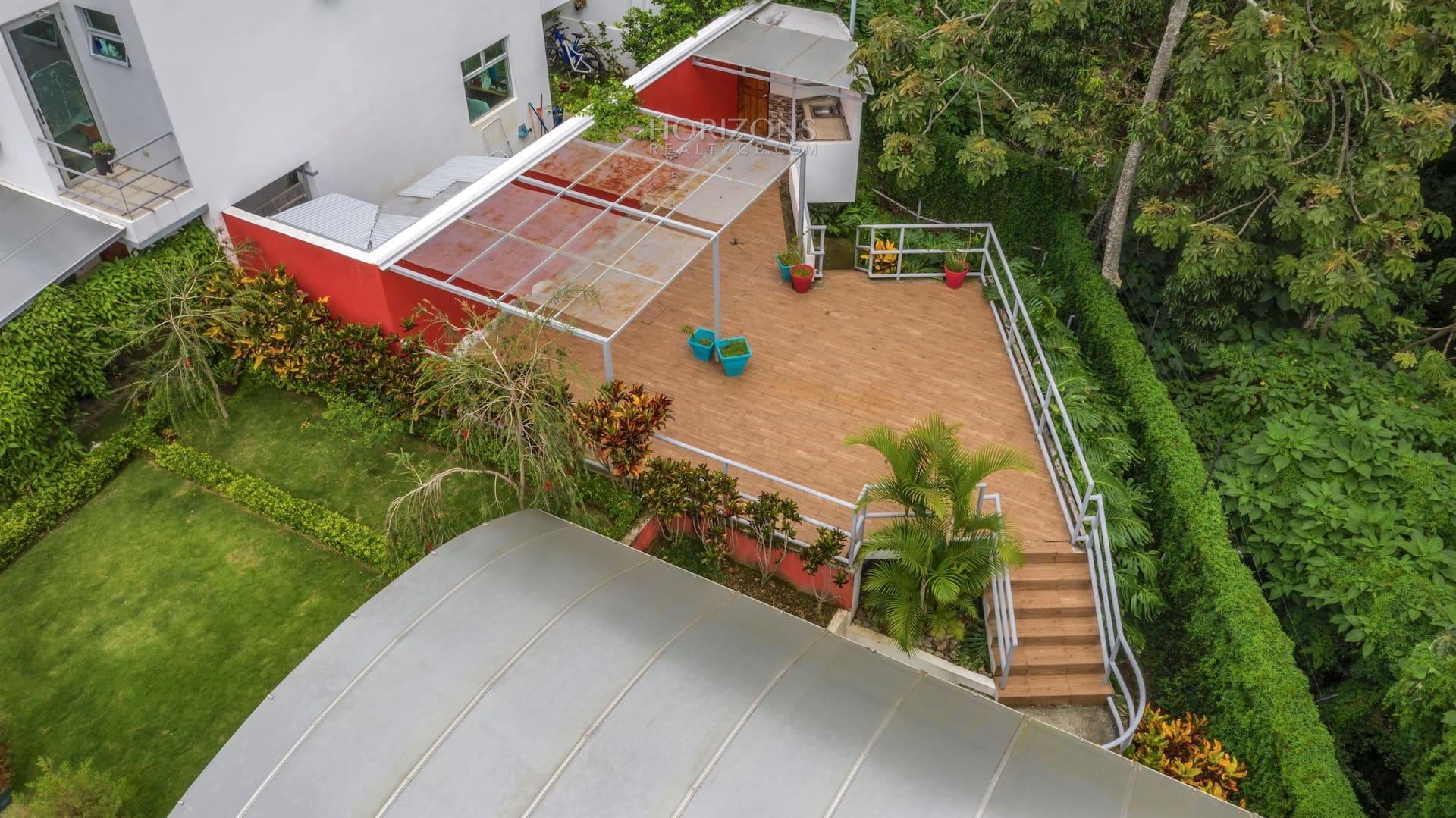 Se Vende Apartamento en Planta Baja Condominio Pochomil Curridabat 2 Habitaciones 2 Parqueos nja588