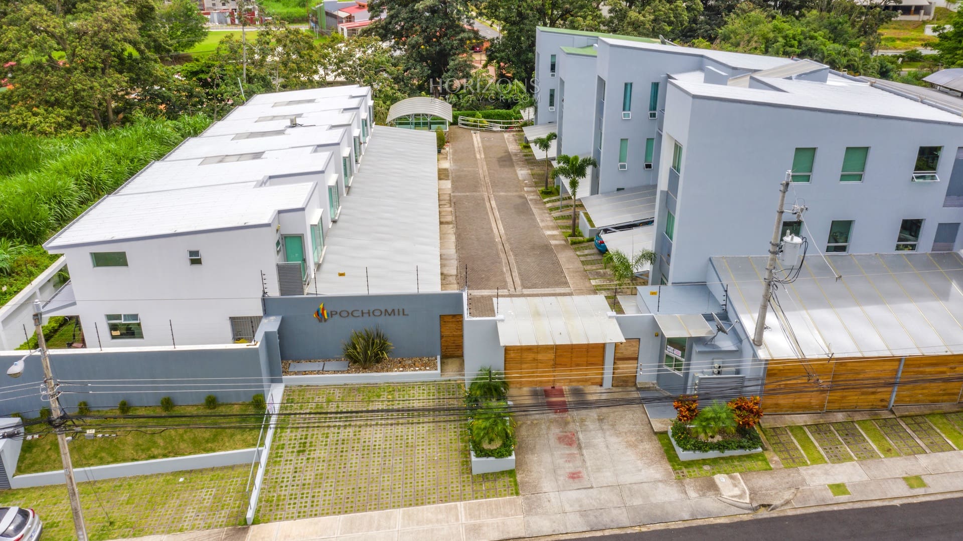 Se Vende Apartamento en Planta Baja Condominio Pochomil Curridabat 2 Habitaciones 2 Parqueos nja588