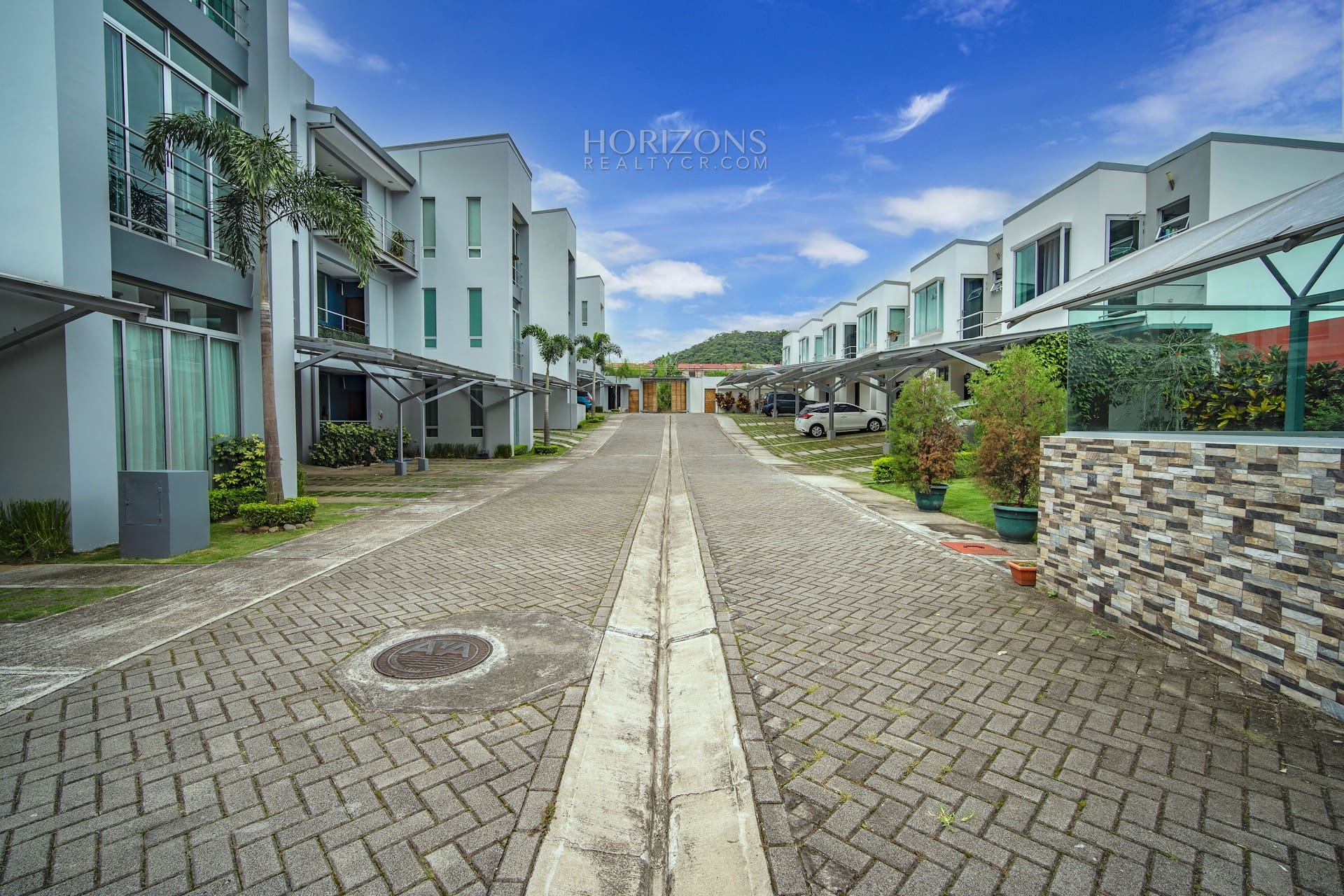 Se Vende Apartamento en Planta Baja Condominio Pochomil Curridabat 2 Habitaciones 2 Parqueos nja588