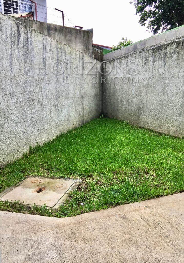 SE ALQUILA EN GUADALUPE CASA 3 HABITACIONES Y PATIO NJA757