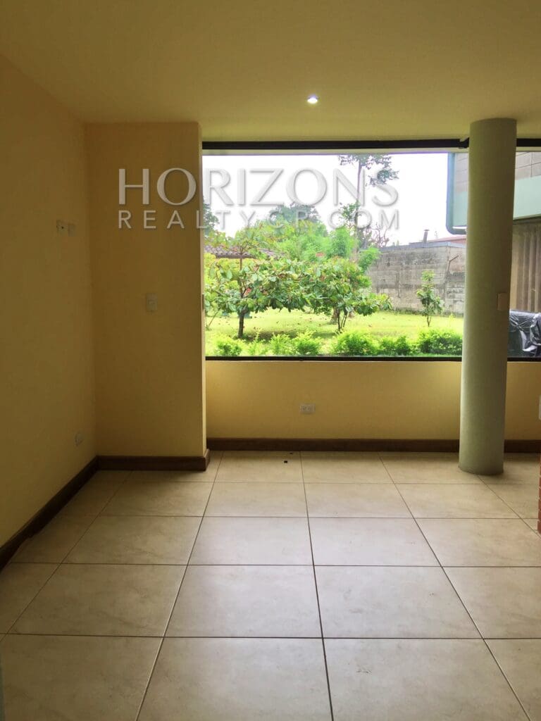 SE ALQUILA EN GUADALUPE CASA 3 HABITACIONES Y PATIO NJA757