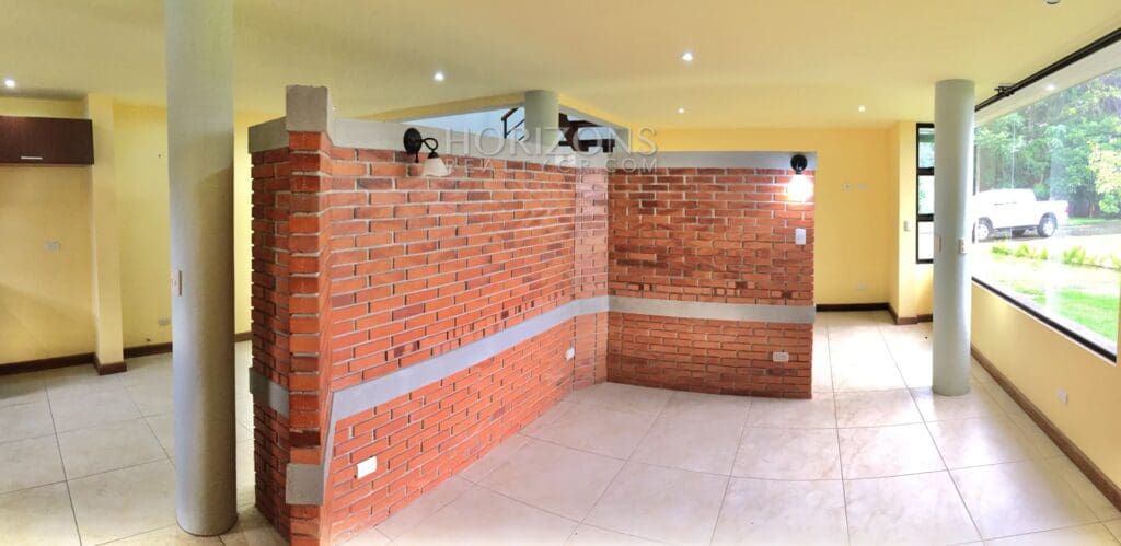 SE ALQUILA EN GUADALUPE CASA 3 HABITACIONES Y PATIO NJA757