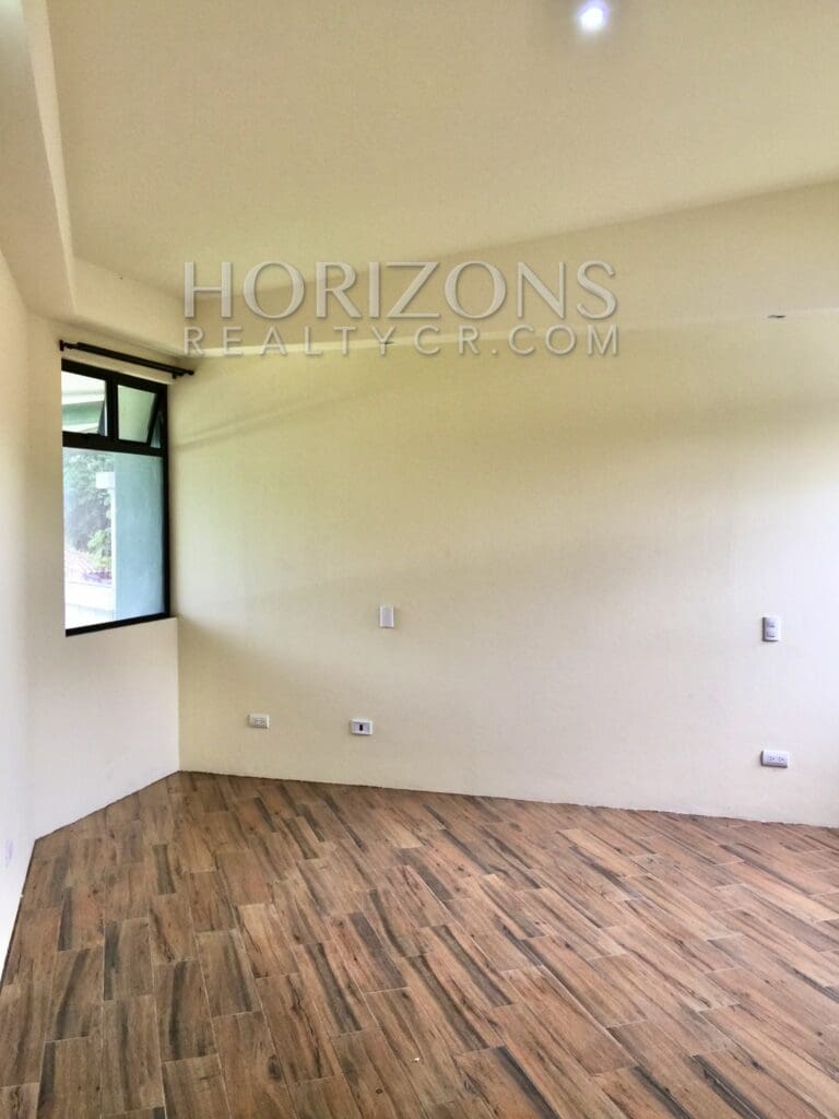 SE ALQUILA EN GUADALUPE CASA 3 HABITACIONES Y PATIO NJA757