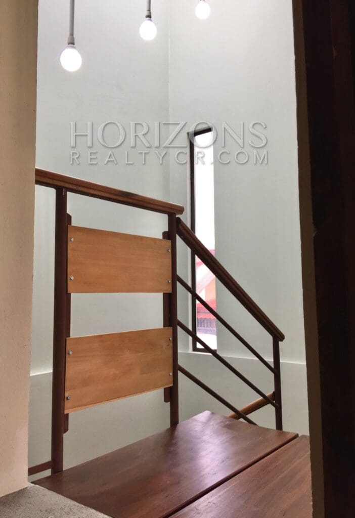 SE ALQUILA EN GUADALUPE CASA 3 HABITACIONES Y PATIO NJA757