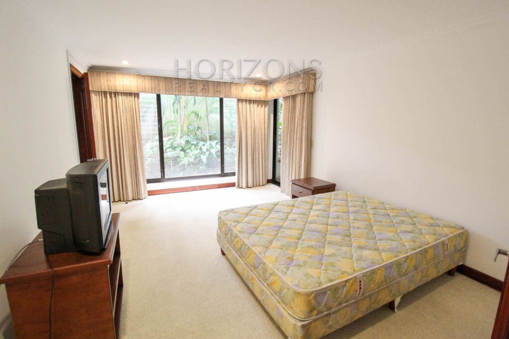 SE ALQUILA APARTAMENTO SEMIAMUBLADO EN CURRIDABAT 3 HABITACIONES / PLAZA DEL SOL noj777