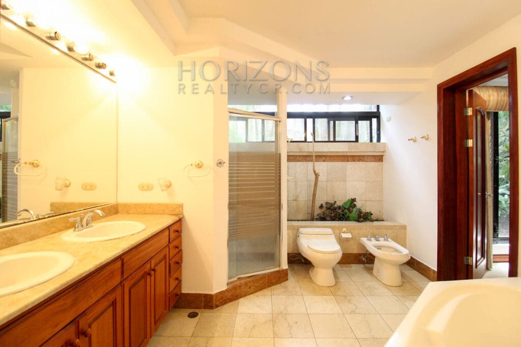 SE ALQUILA APARTAMENTO SEMIAMUBLADO EN CURRIDABAT 3 HABITACIONES / PLAZA DEL SOL noj777