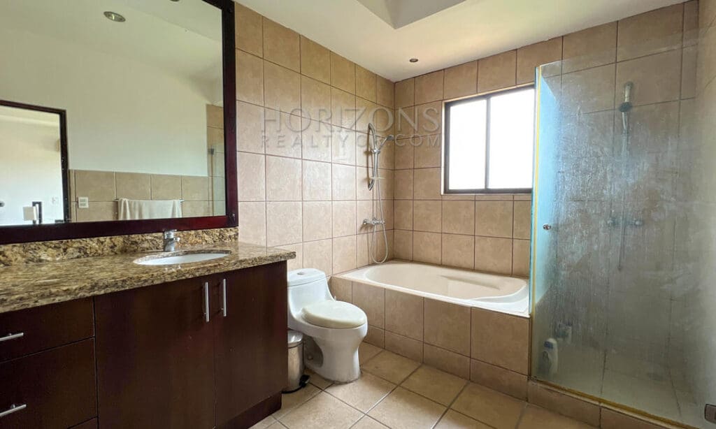 Se Vende Casa Para Inversion Guachipelín 3 Habitaciones nja987