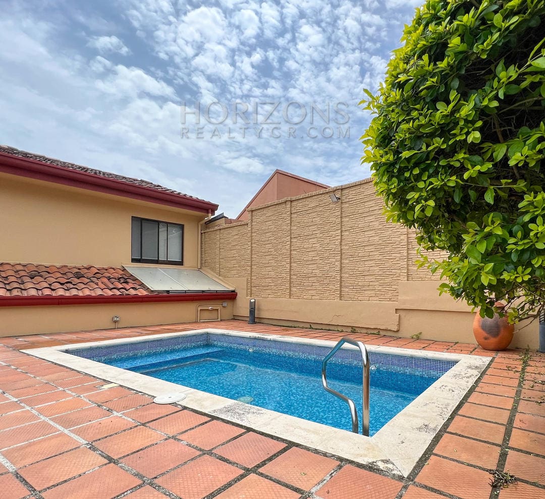 Se Vende Casa Para Inversion Guachipelín 3 Habitaciones nja987