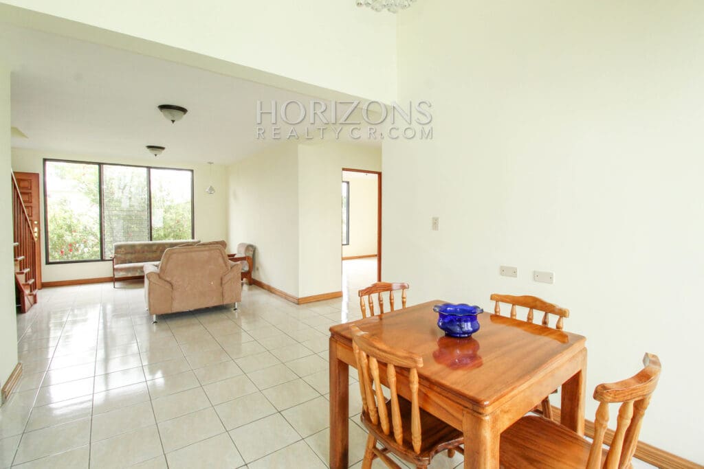 VENTA DE APARTAMENTO RECIEN REMODELADO CONDOMINIO ESCAZU njv122