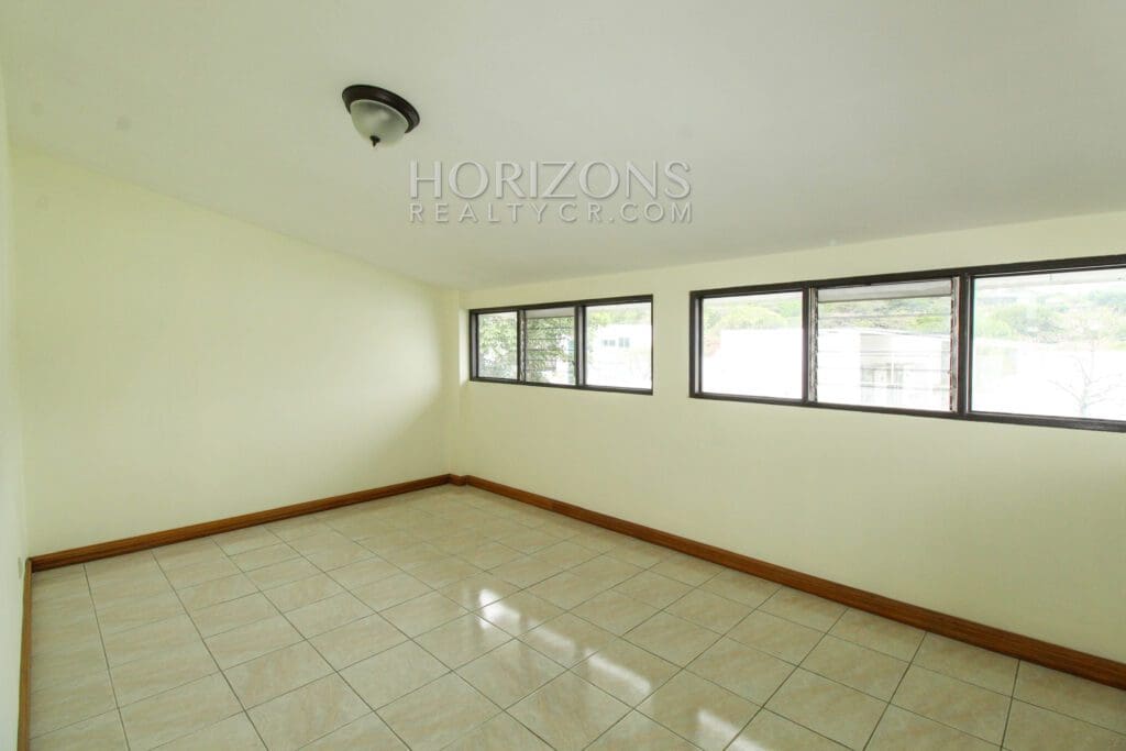 VENTA DE APARTAMENTO RECIEN REMODELADO CONDOMINIO ESCAZU njv122