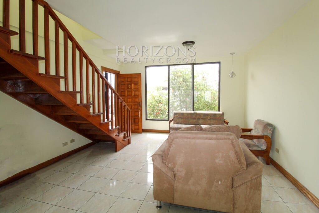 VENTA DE APARTAMENTO RECIEN REMODELADO CONDOMINIO ESCAZU njv122