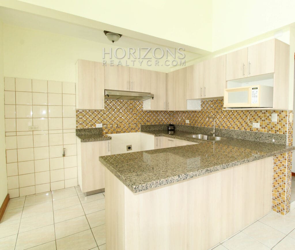 VENTA DE APARTAMENTO RECIEN REMODELADO CONDOMINIO ESCAZU njv122