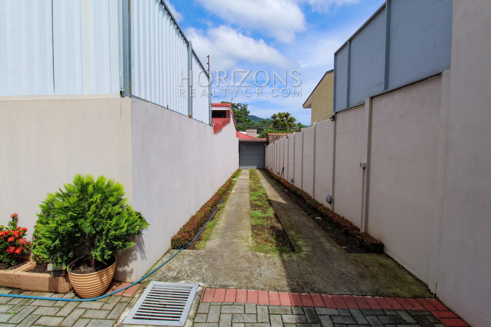 VENTA CASA MODERNA INDEPENDIENTE 3 HABITACIONES CON TERRAZA njv129
