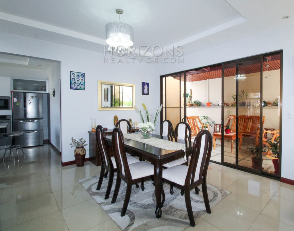 VENTA CASA MODERNA INDEPENDIENTE 3 HABITACIONES CON TERRAZA njv129