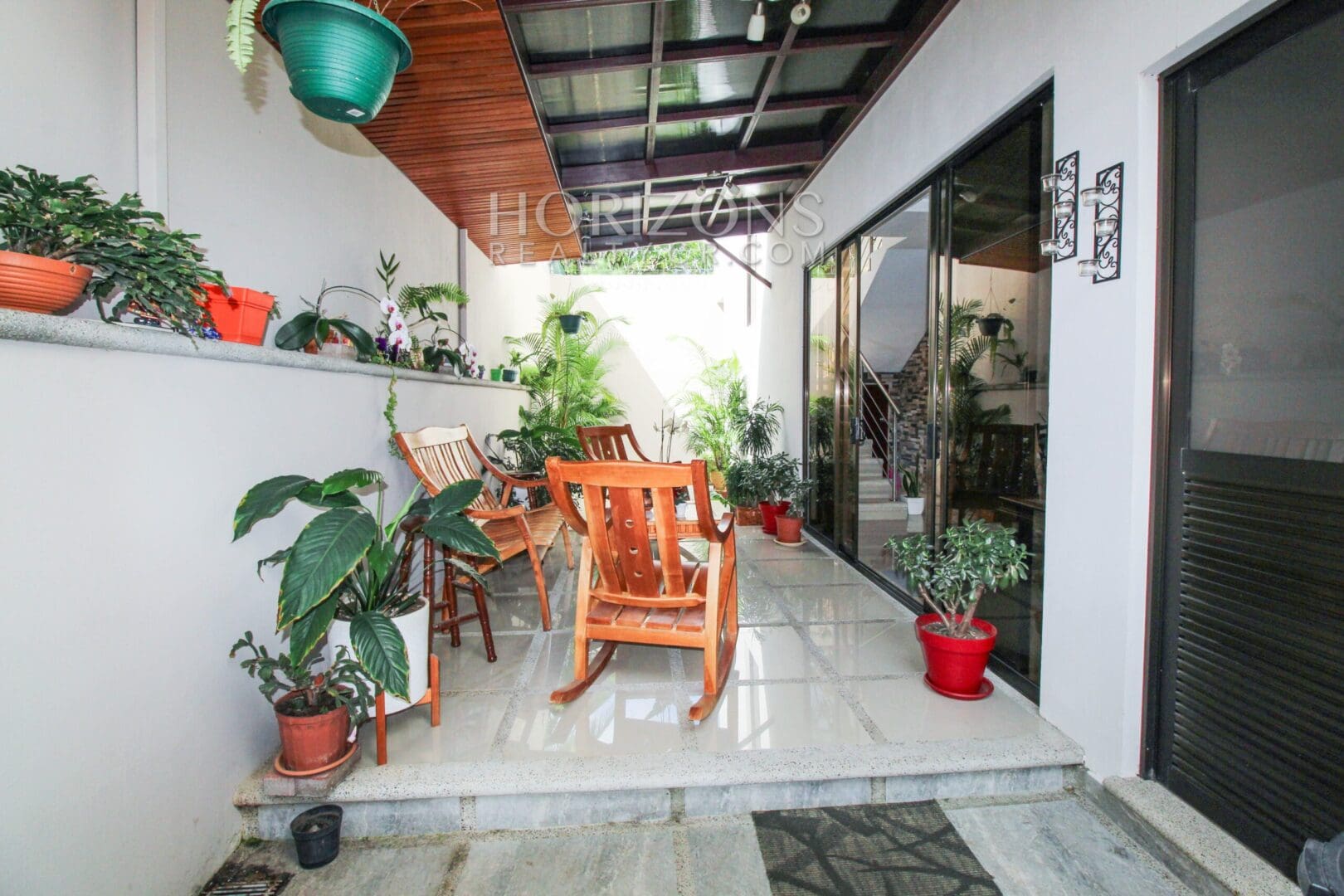 VENTA CASA MODERNA INDEPENDIENTE 3 HABITACIONES CON TERRAZA njv129