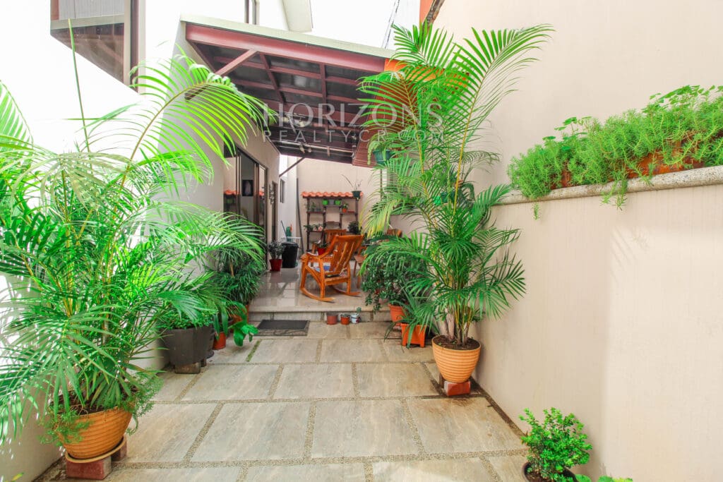 VENTA CASA MODERNA INDEPENDIENTE 3 HABITACIONES CON TERRAZA njv129
