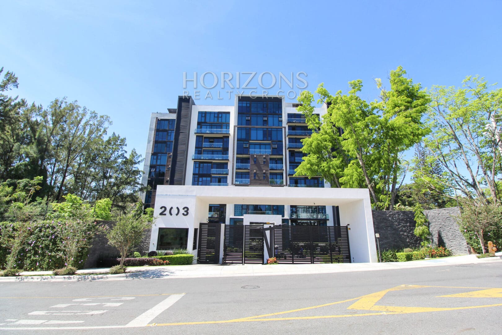 APARTAMENTO DE LUJO 2 HABITACIONES CON LINEA BLANCA Y PATIO EN EXCLUSIVO CONDOMINIO ESCAZU njv93