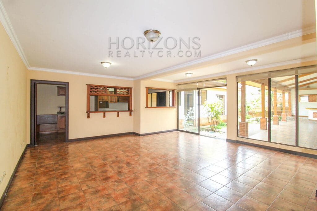 Se Alquila Casa Independiente Con Patio En Curridabat 4 Habitaciones + Oficina Noj799
