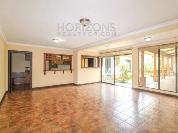 Se Alquila Casa Independiente Con Patio En Curridabat 4 Habitaciones + Oficina Noj799