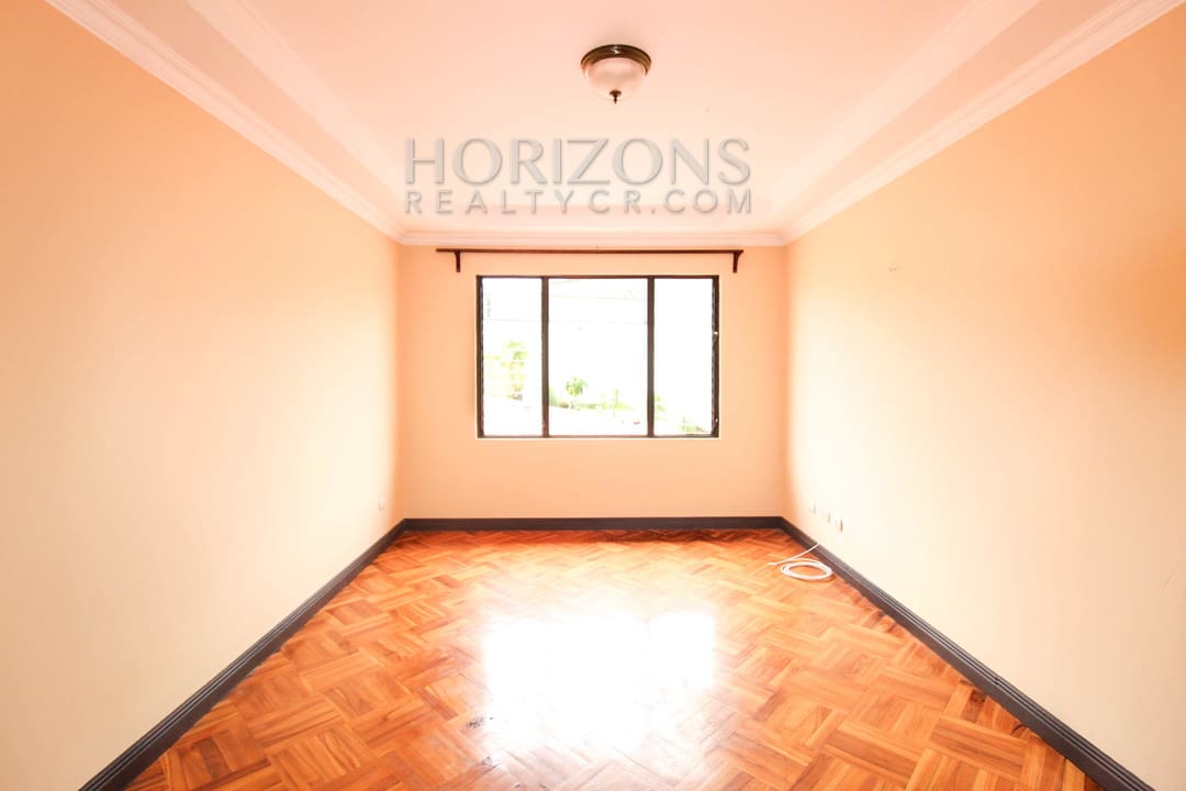 SE ALQUILA CASA INDEPENDIENTE CON PATIO EN CURRIDABAT 4 HABITACIONES + OFICINA noj799
