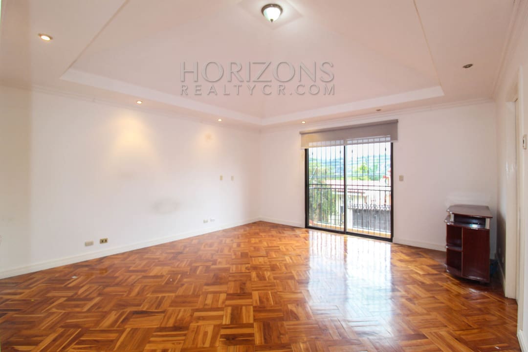 SE ALQUILA CASA INDEPENDIENTE CON PATIO EN CURRIDABAT 4 HABITACIONES + OFICINA Noj802