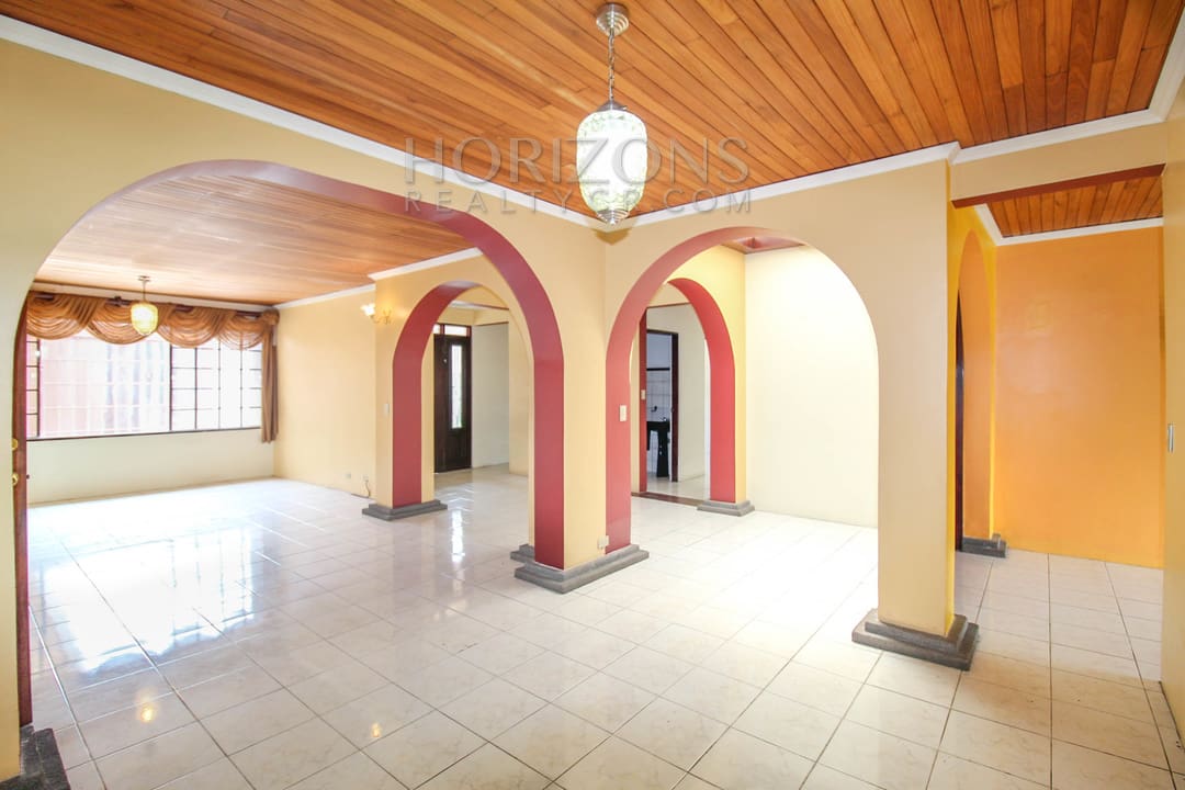 SE ALQUILA CASA INDEPENDIENTE DE UNA PLANTA CON PATIO EN CURRIDABAT 4 HABITACIONES / 6 PARQUEOS noj803