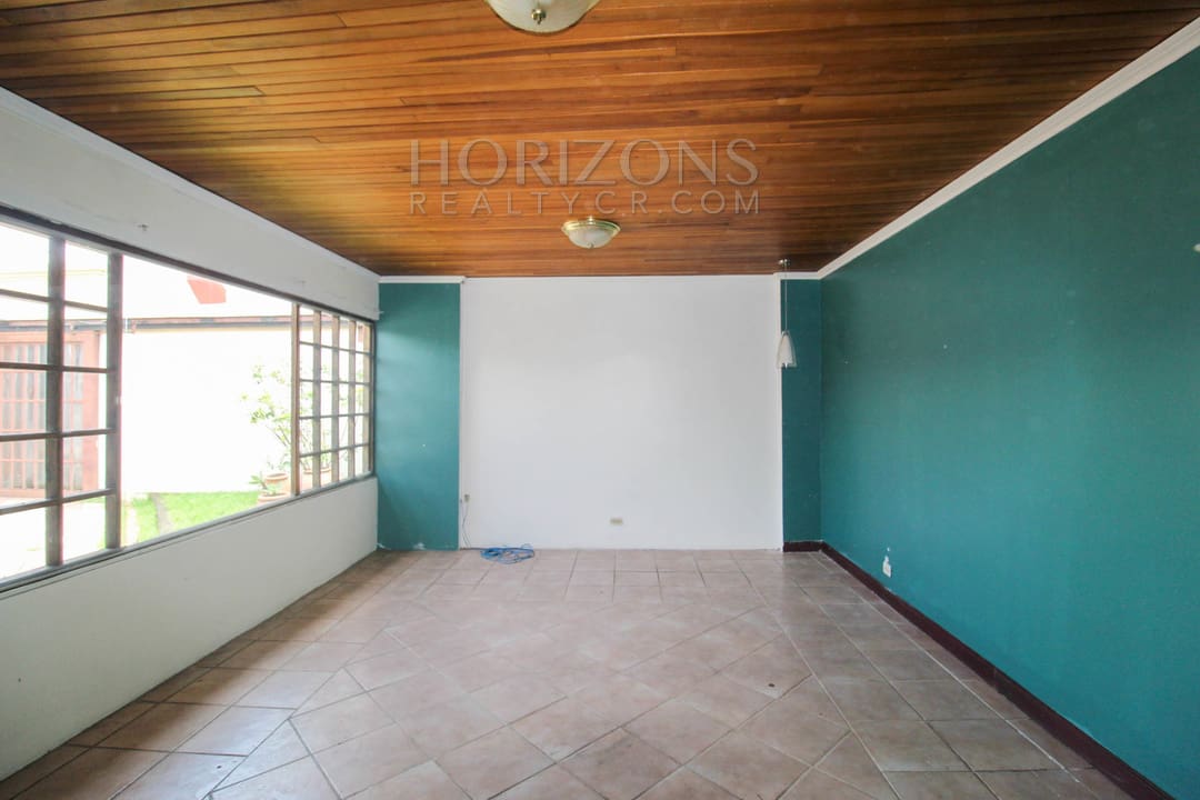 SE ALQUILA CASA INDEPENDIENTE DE UNA PLANTA CON PATIO EN CURRIDABAT 4 HABITACIONES / 6 PARQUEOS noj803