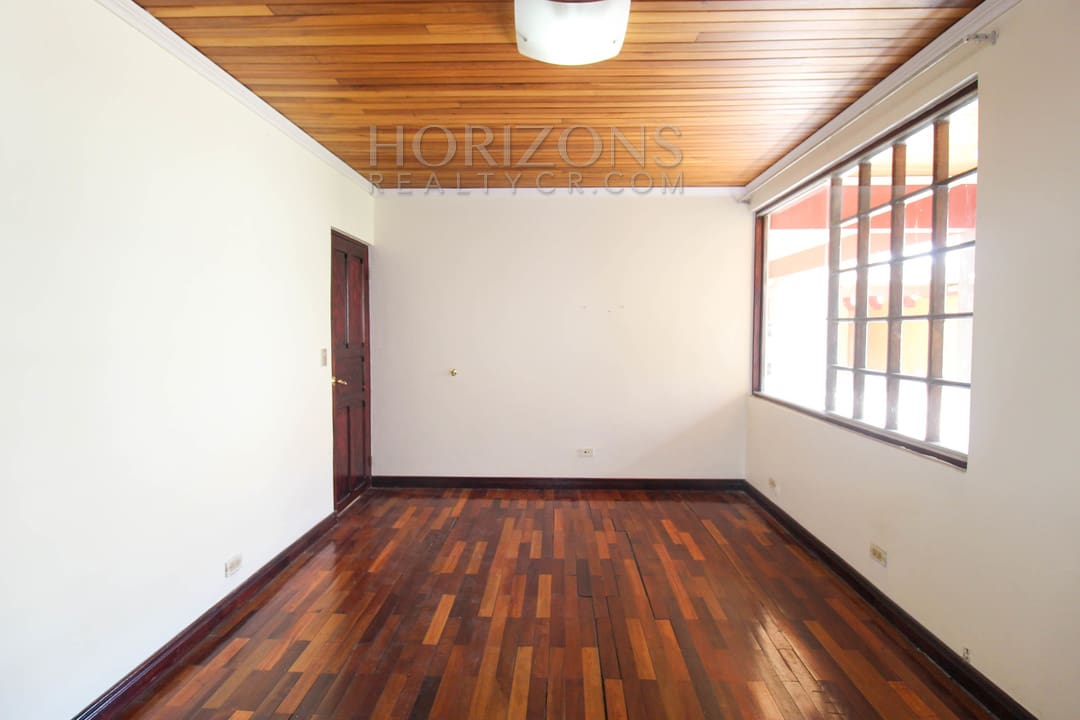 SE ALQUILA CASA INDEPENDIENTE DE UNA PLANTA CON PATIO EN CURRIDABAT 4 HABITACIONES / 6 PARQUEOS noj803