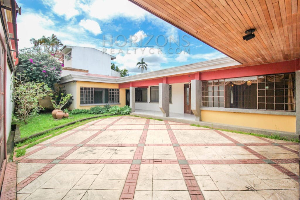 Se Alquila Casa Independiente De Una Planta Con Patio En Curridabat 4 Habitaciones / 6 Parqueos Noj803