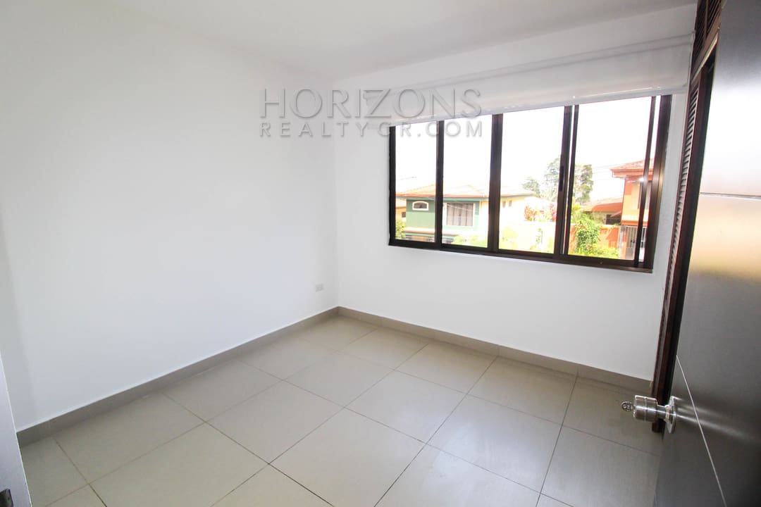 SE ALQUILA CASA CON PATIO EN CONCEPCION DE TRES RIOS 4 HABITACIONES noj806