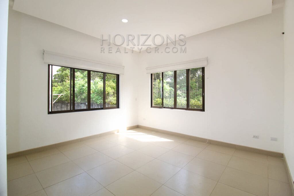 SE ALQUILA CASA CON PATIO EN CONCEPCION DE TRES RIOS 4 HABITACIONES noj806