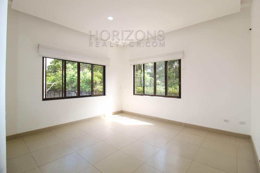 SE ALQUILA CASA CON PATIO EN CONCEPCION DE TRES RIOS 4 HABITACIONES noj806