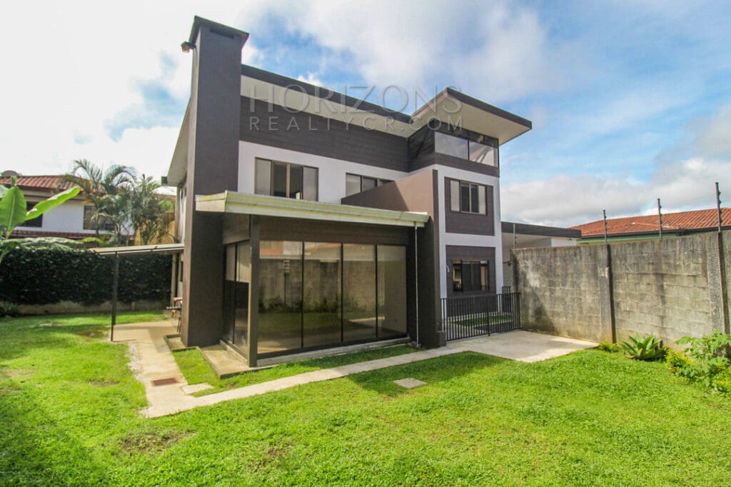 Se Alquila Casa Con Patio En Concepcion De Tres Rios 4 Habitaciones Noj806