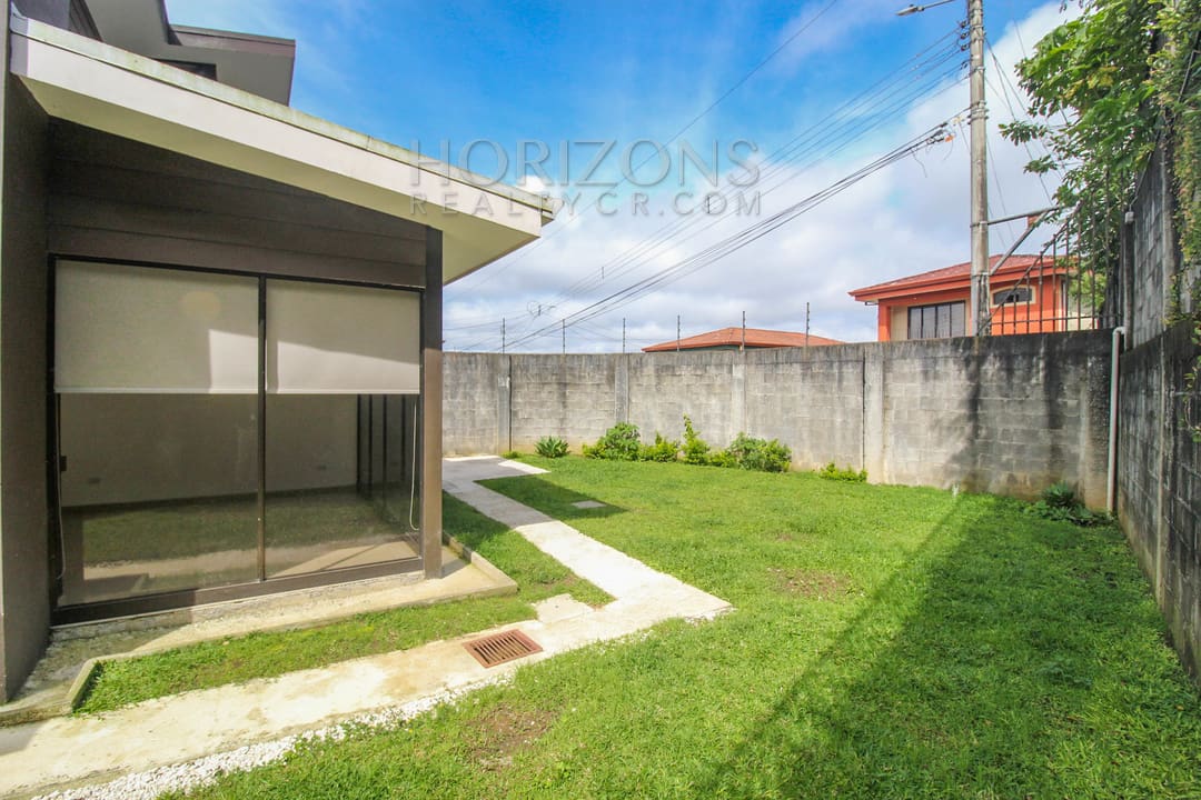 SE ALQUILA CASA CON PATIO EN CONCEPCION DE TRES RIOS 4 HABITACIONES noj806