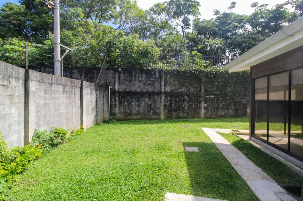 SE ALQUILA CASA CON PATIO EN CONCEPCION DE TRES RIOS 4 HABITACIONES noj806