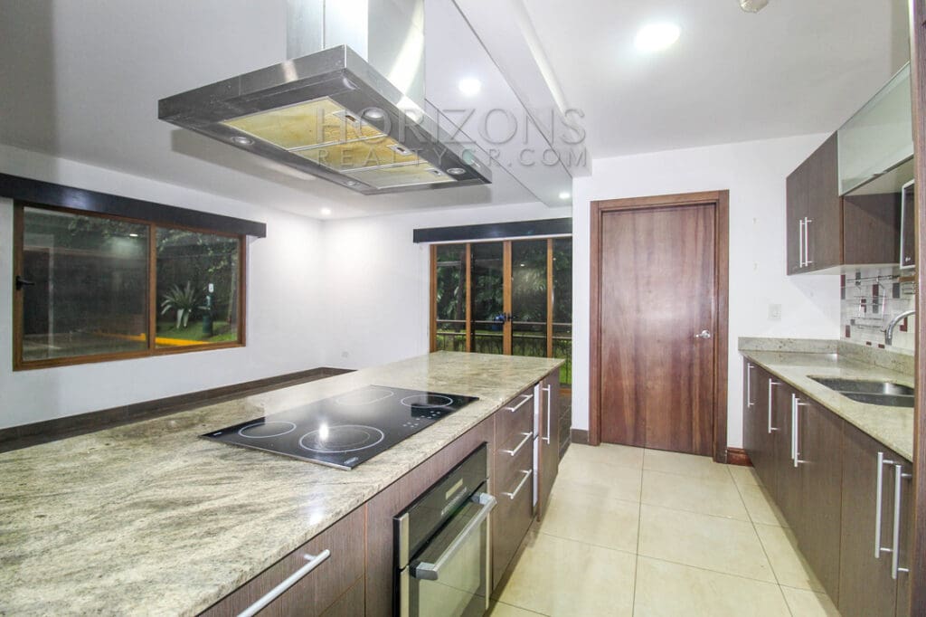 SE ALQUILA APARTAMENTO EN CURRIDABAT 3 HABITACIONES + SALA TV noj807