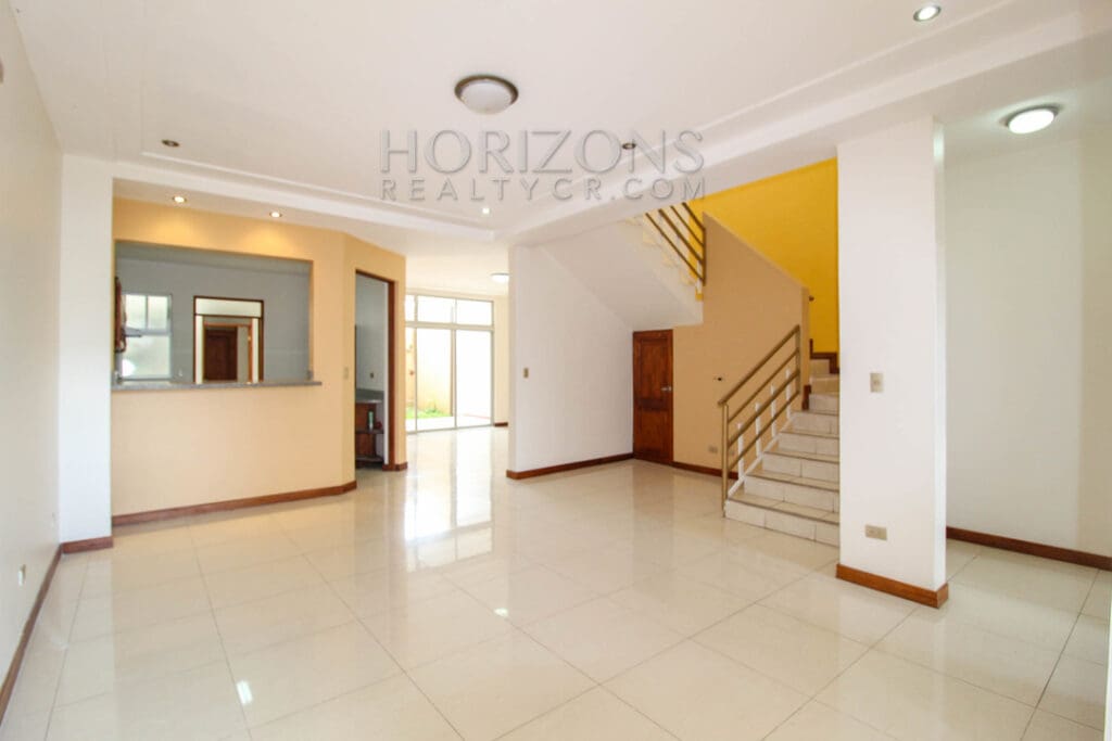 Se Alquila Casa Con Patio En San Pedro 4 Habitaciones + Sala Tv Noj810