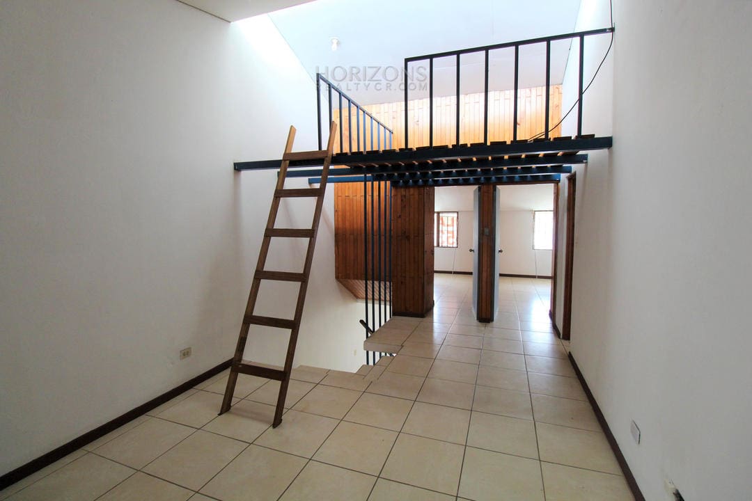 Se Alquila Casa Con Patio Sabanilla 2km de UCR 3 Habitaciones  nja707