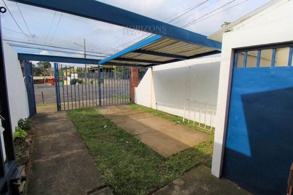 Se Alquila Casa Con Patio Sabanilla 2km de UCR 3 Habitaciones  nja707