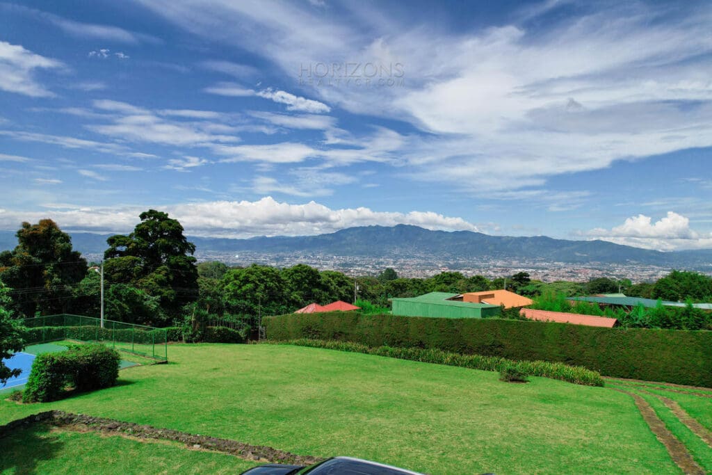 Propiedad en Heredia 4549m2 Hermosas Vistas nja993