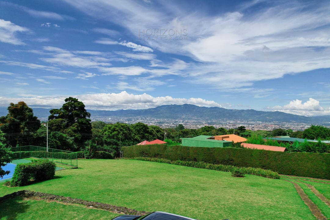Propiedad en Heredia 4549m2 Hermosas Vistas nja993